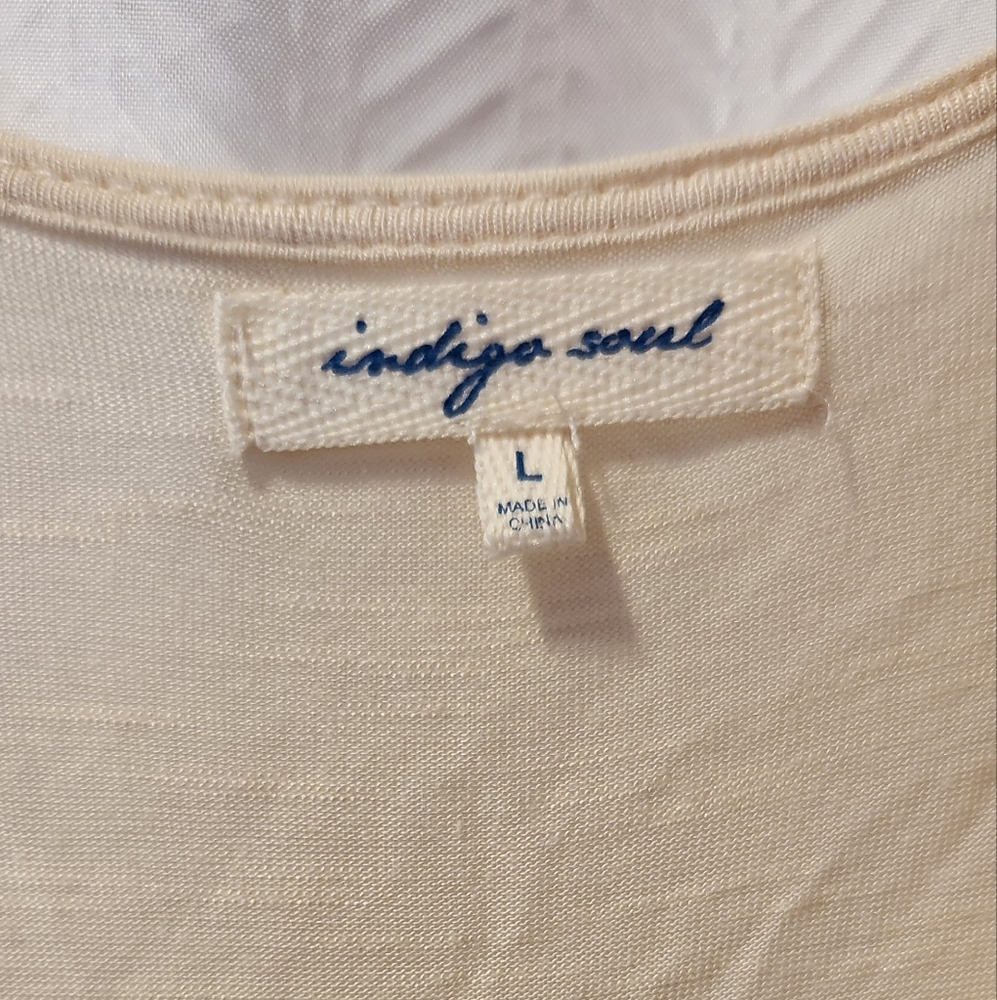 Indigo Soul Cream Lace Accent Tunic, Large - Picture 2 of 2